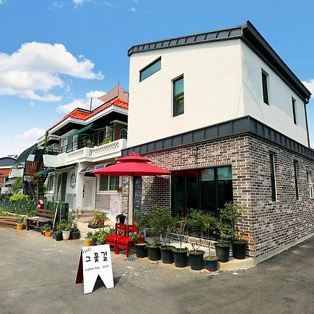 The Flower Road Guesthouse Suncheon Exteriör bild