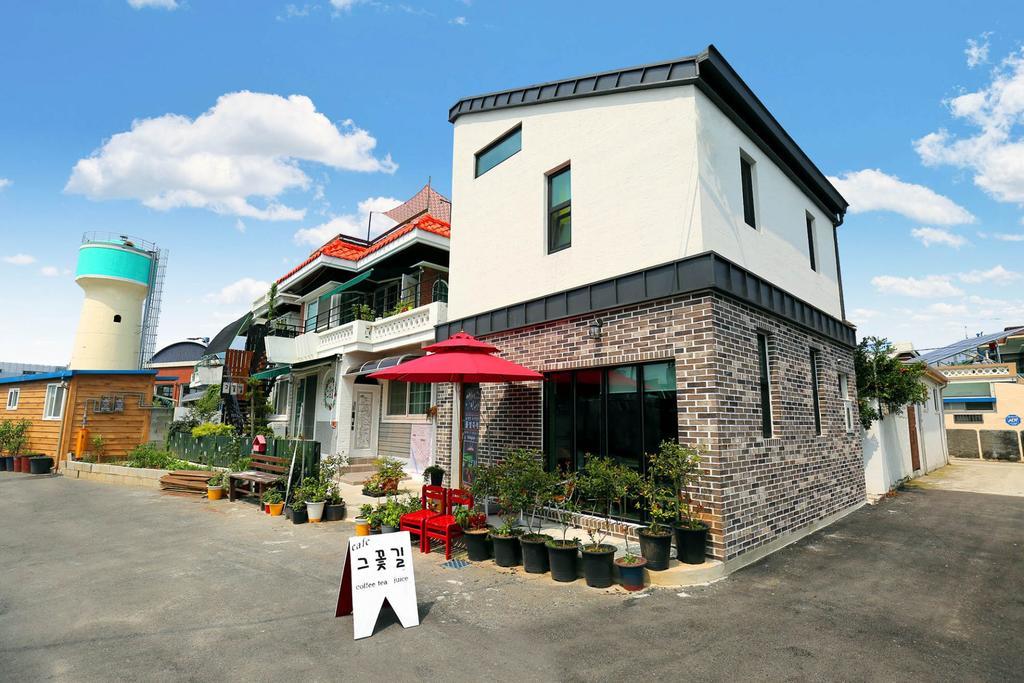 The Flower Road Guesthouse Suncheon Exteriör bild